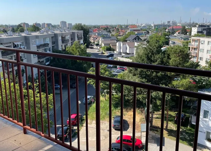 Petronela S Parkovacím Miestom Apartamento *