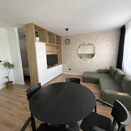 Petronela S Parkovacim Miestom *