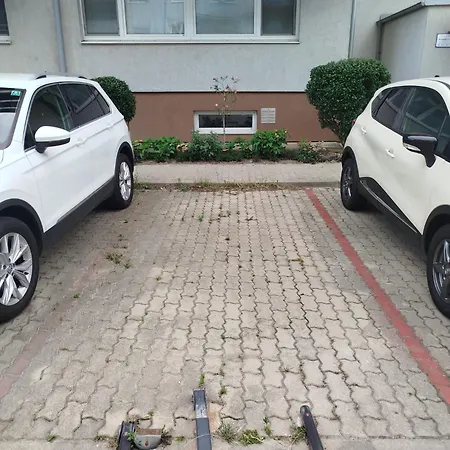 Daire Petronela S Parkovacim Miestom