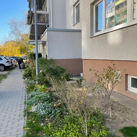 Petronela S Parkovacim Miestom * Pozsony